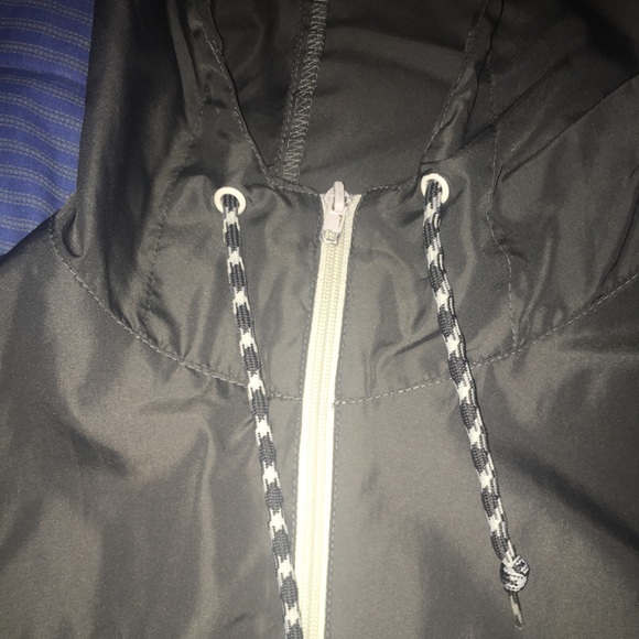 Zine WindBreaker - Picture 3 of 6